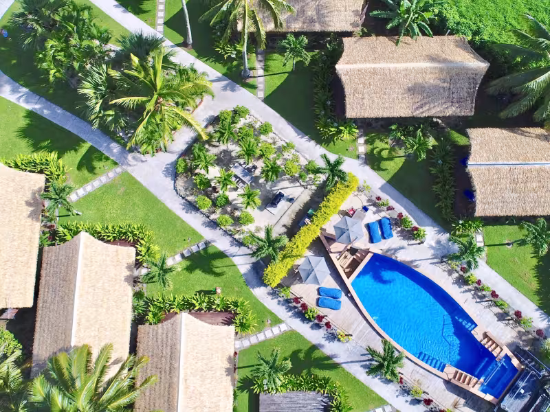 Magic Reef Beach Bungalow - Arial Bungalows and Pool