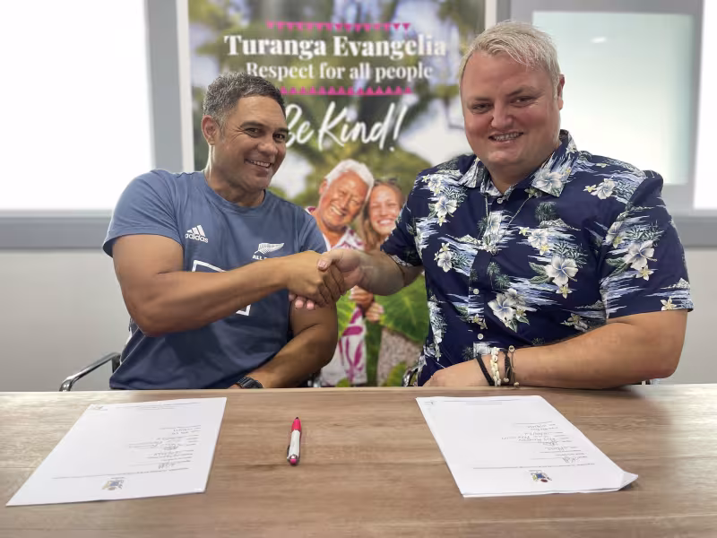 Roly Rollston and Daniel Fisher shake hands for Vaka Eiva support contract signing