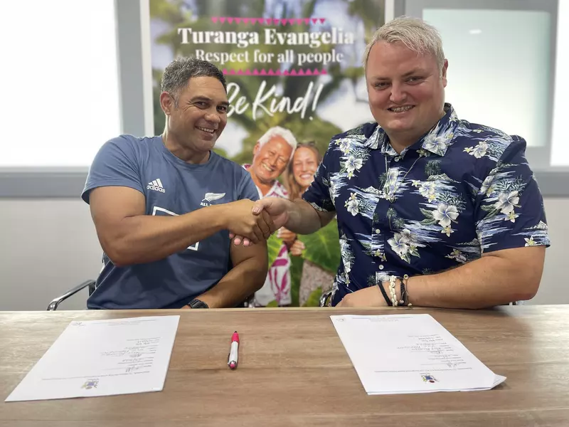 Roly Rollston and Daniel Fisher shake hands for Vaka Eiva support contract signing