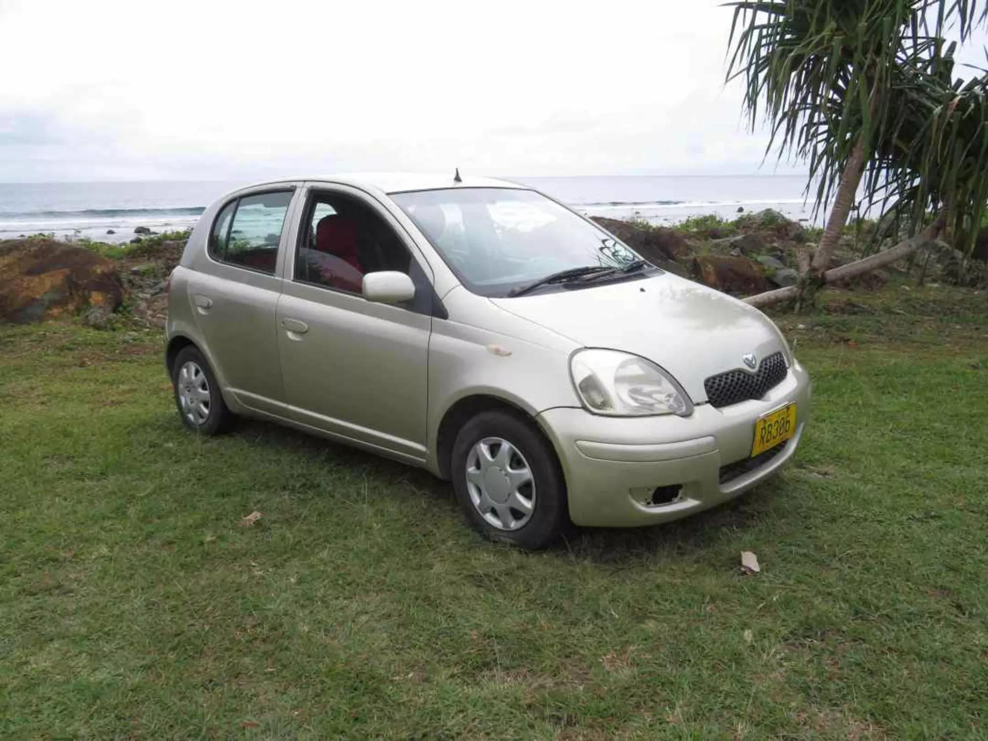 Raro Cars Budget-Toyota-Vitz-min.jpg