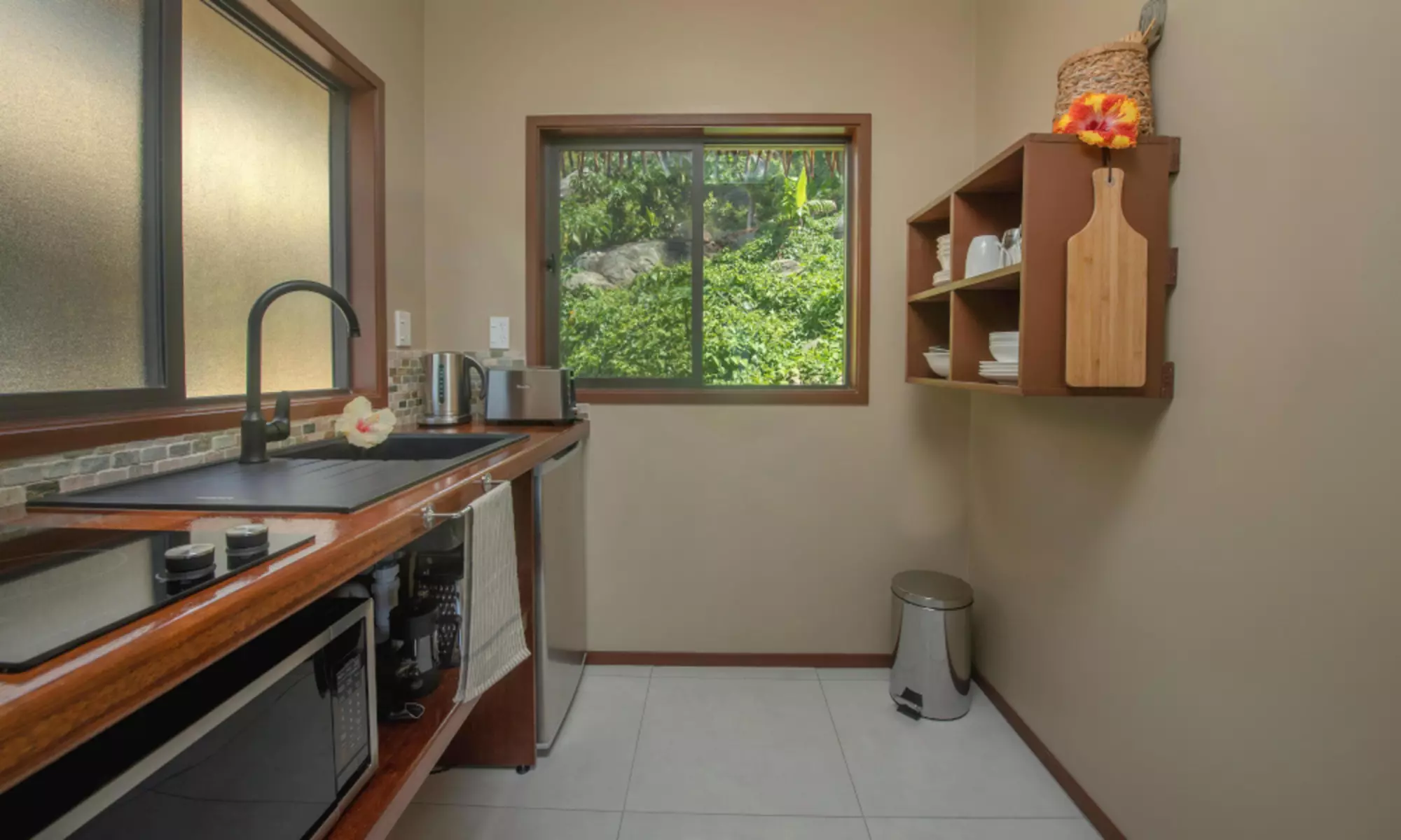 Rainbow villas Luxury accommodation Rarotonga kitchen