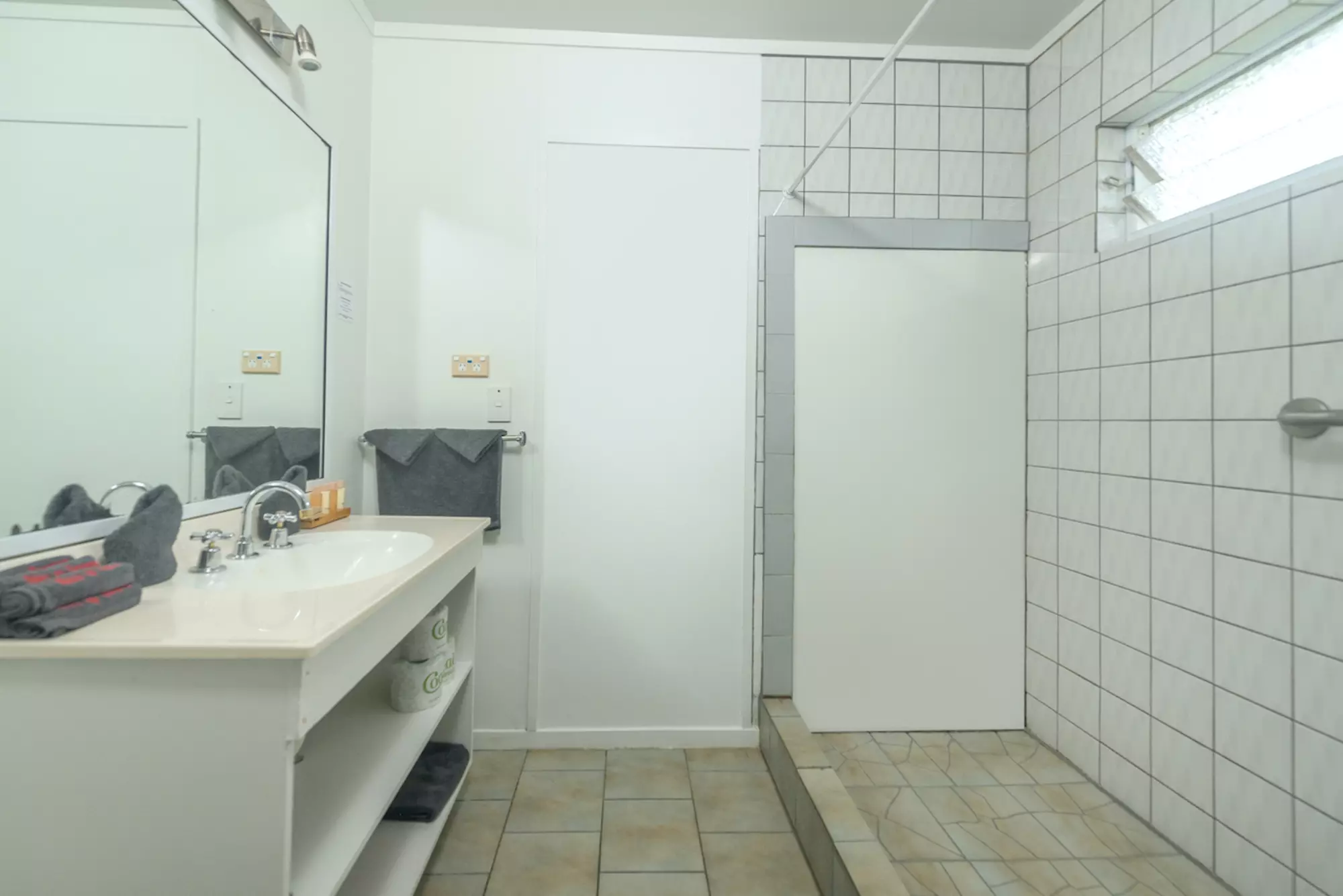 Unit 5 bathroom