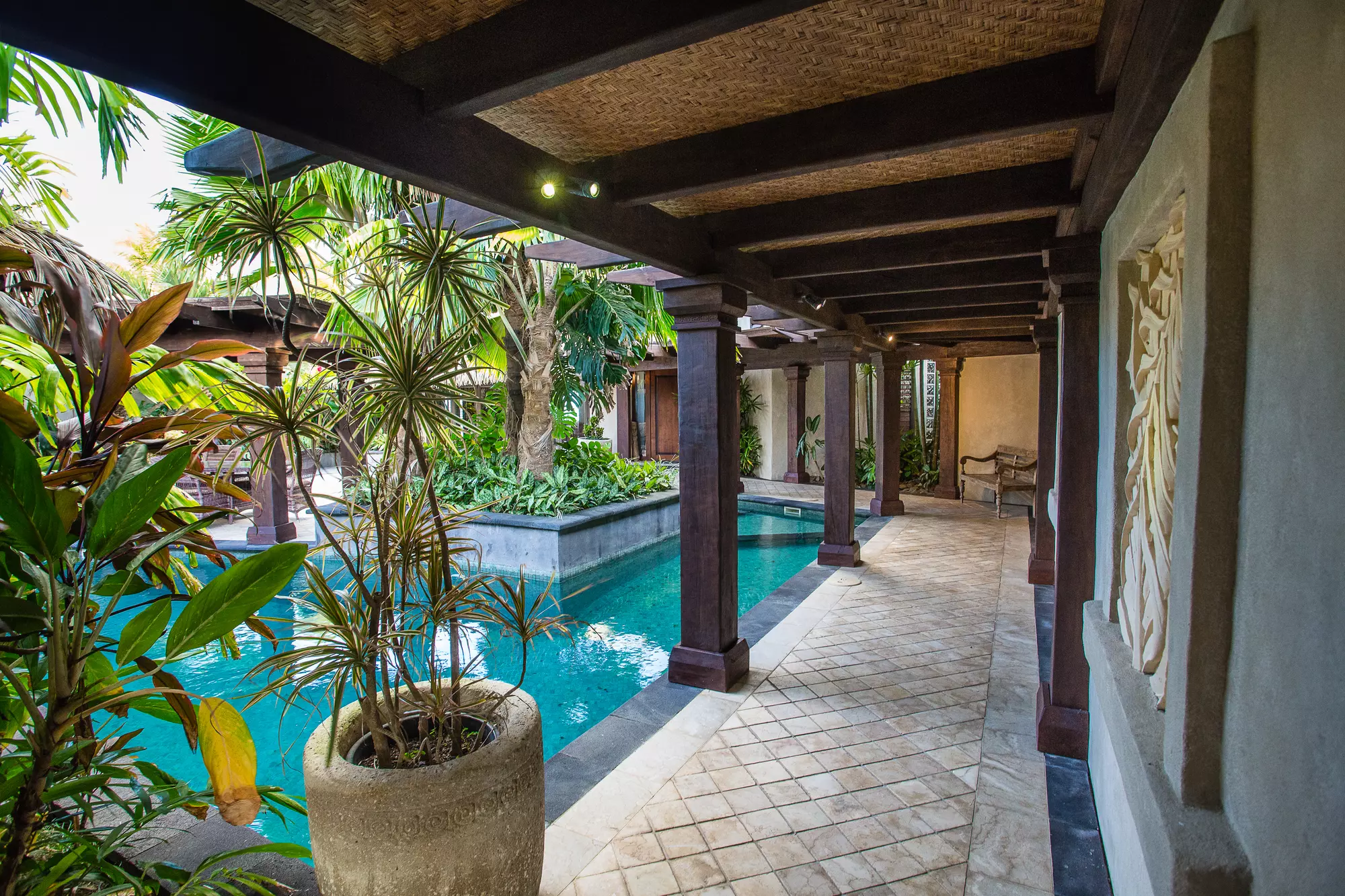 Presidential Beachfront Villa Pool 