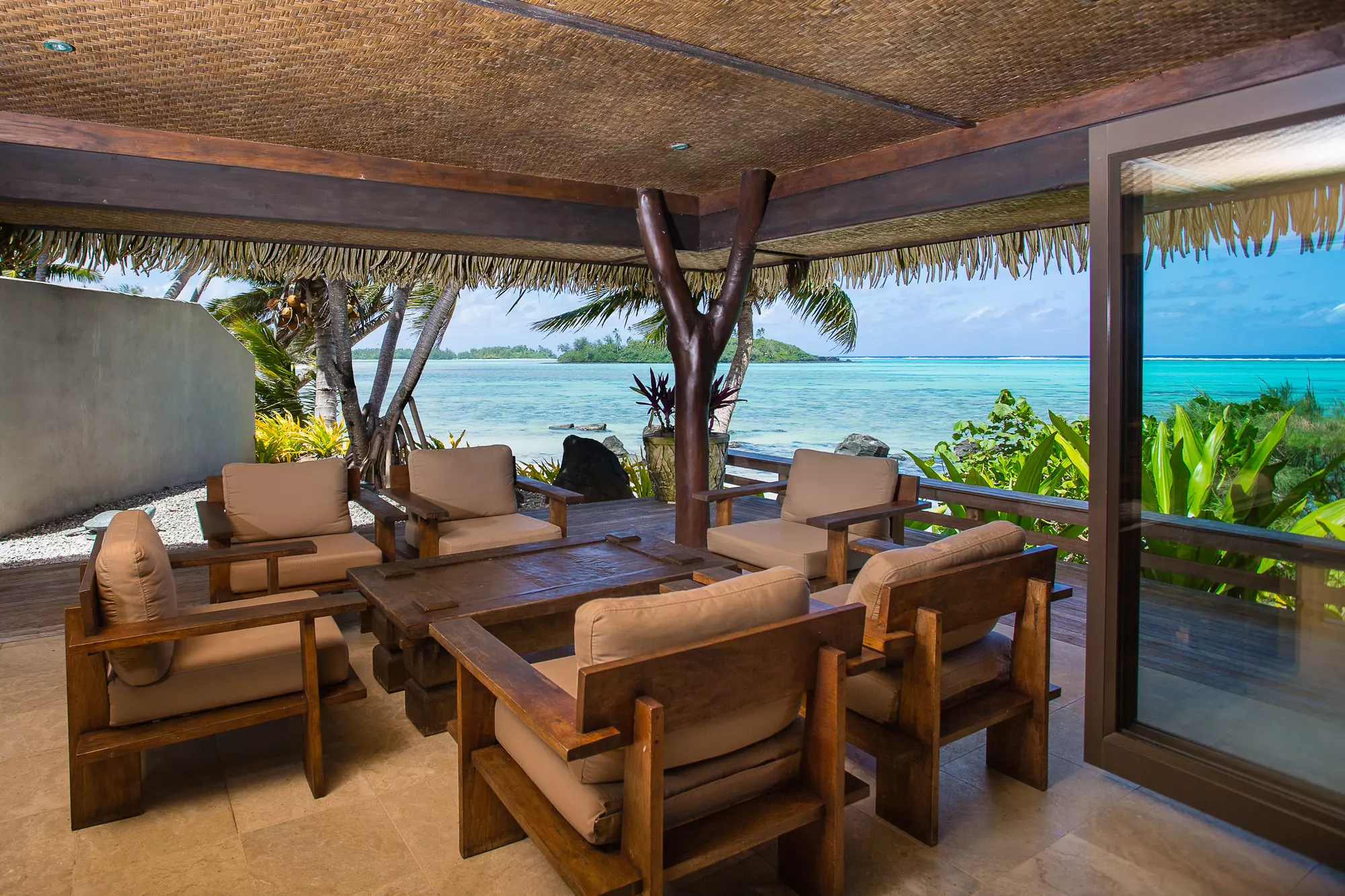 Te Manava Presidential deck