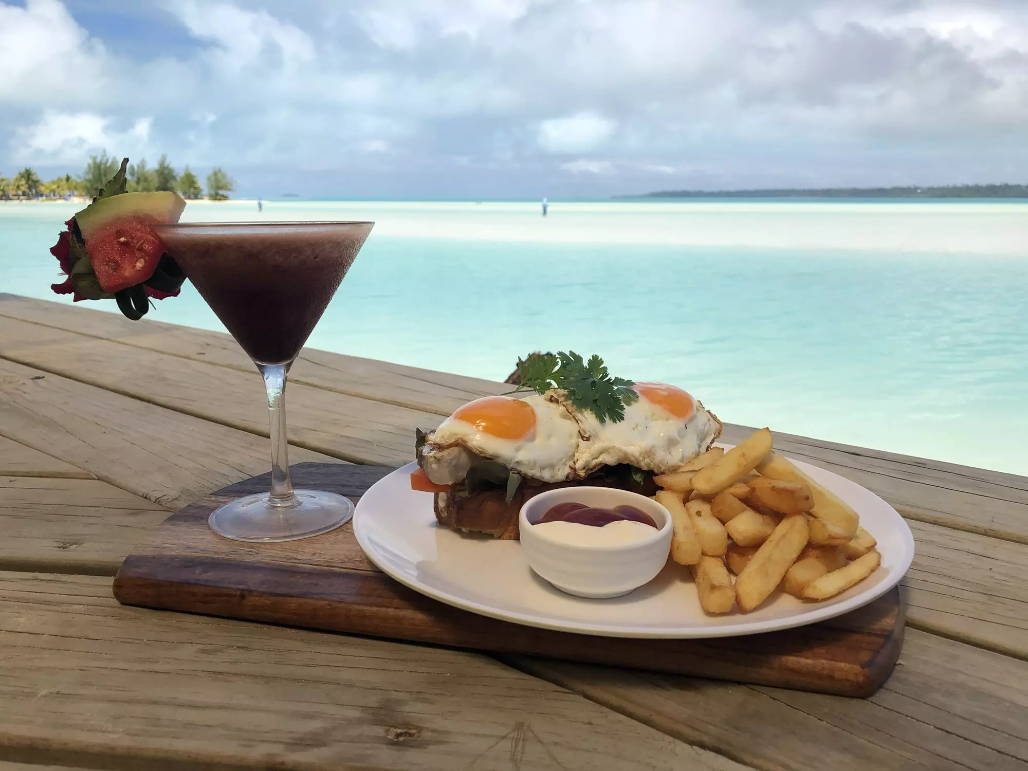 Casual Dining at Blue Lagoon Bar & Restaurant at Aitutaki Village