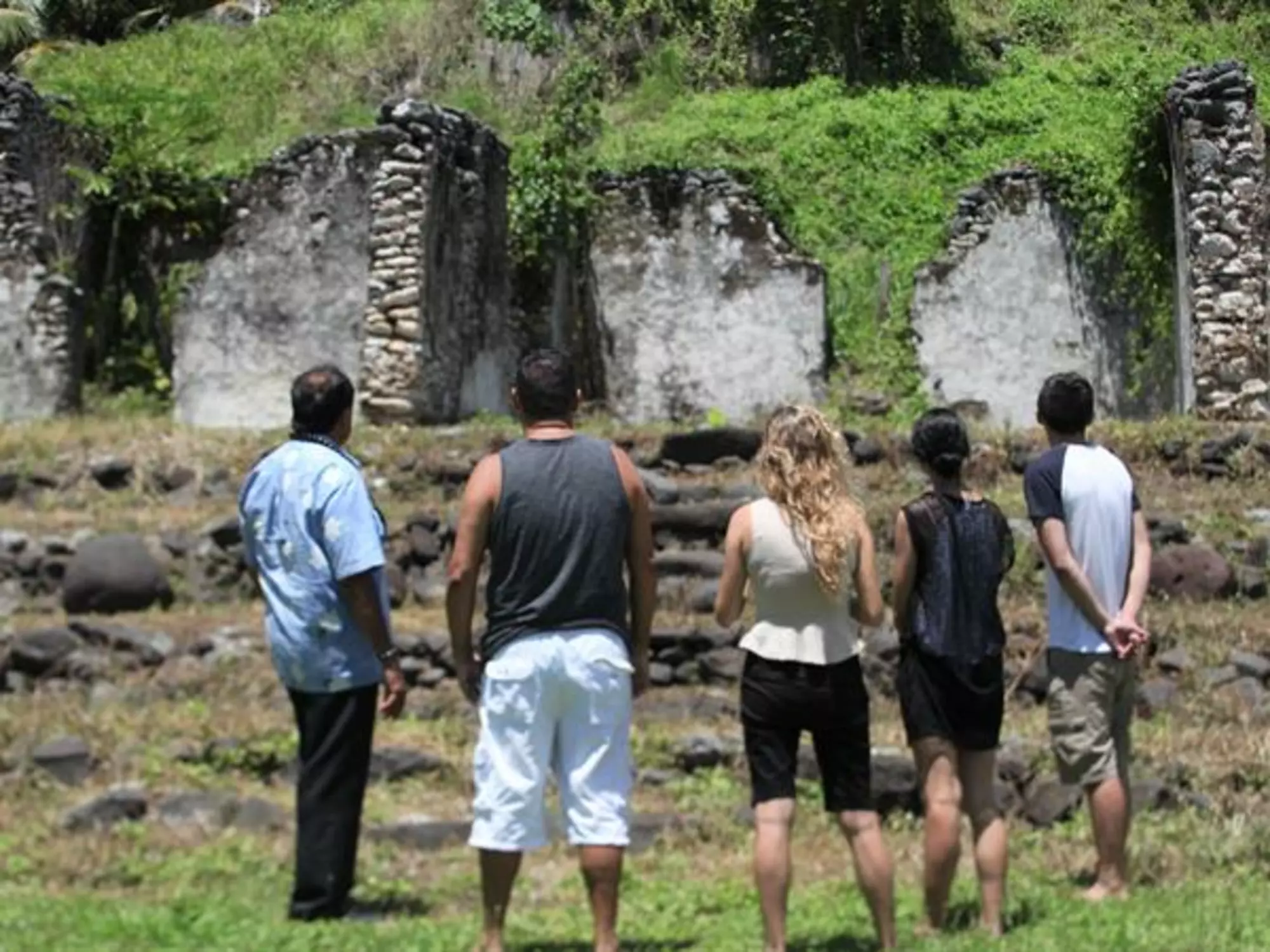 Island Discovery Tour with Raro Tours