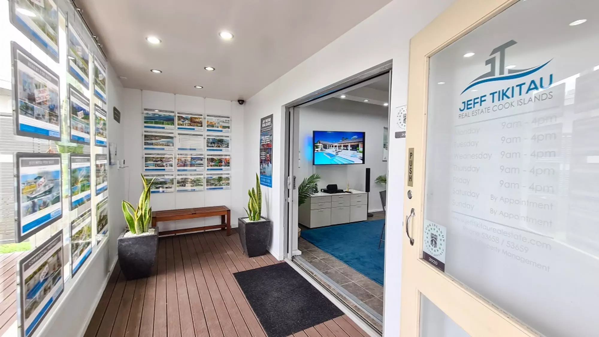 Jeff Tikitau - Interior foyer image 