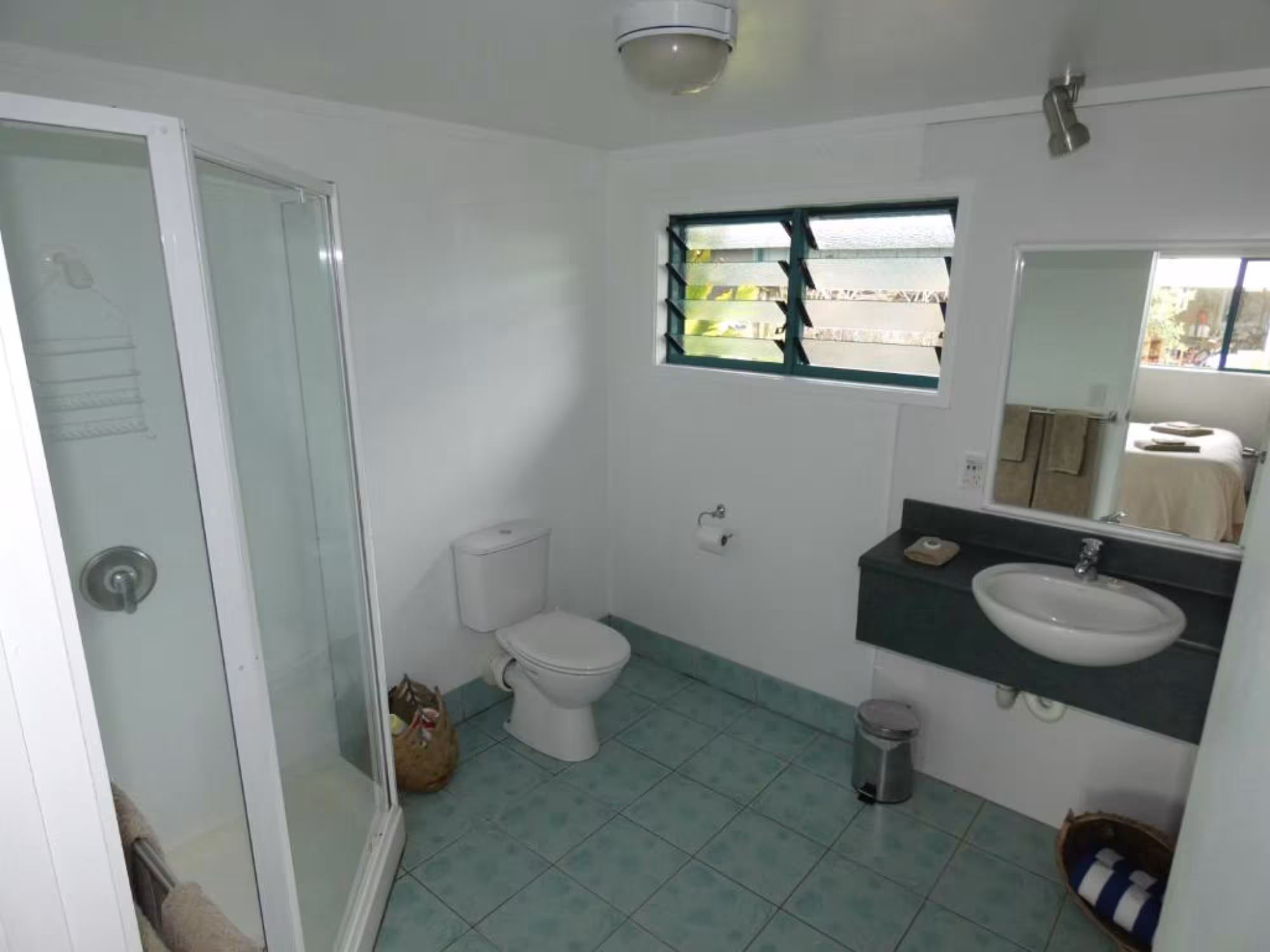 Aroa Kainga - bathroom.jpg