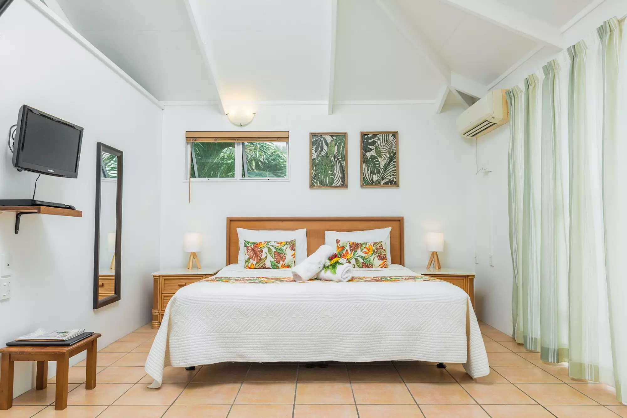Cooks Oasis Holiday Villa Bed