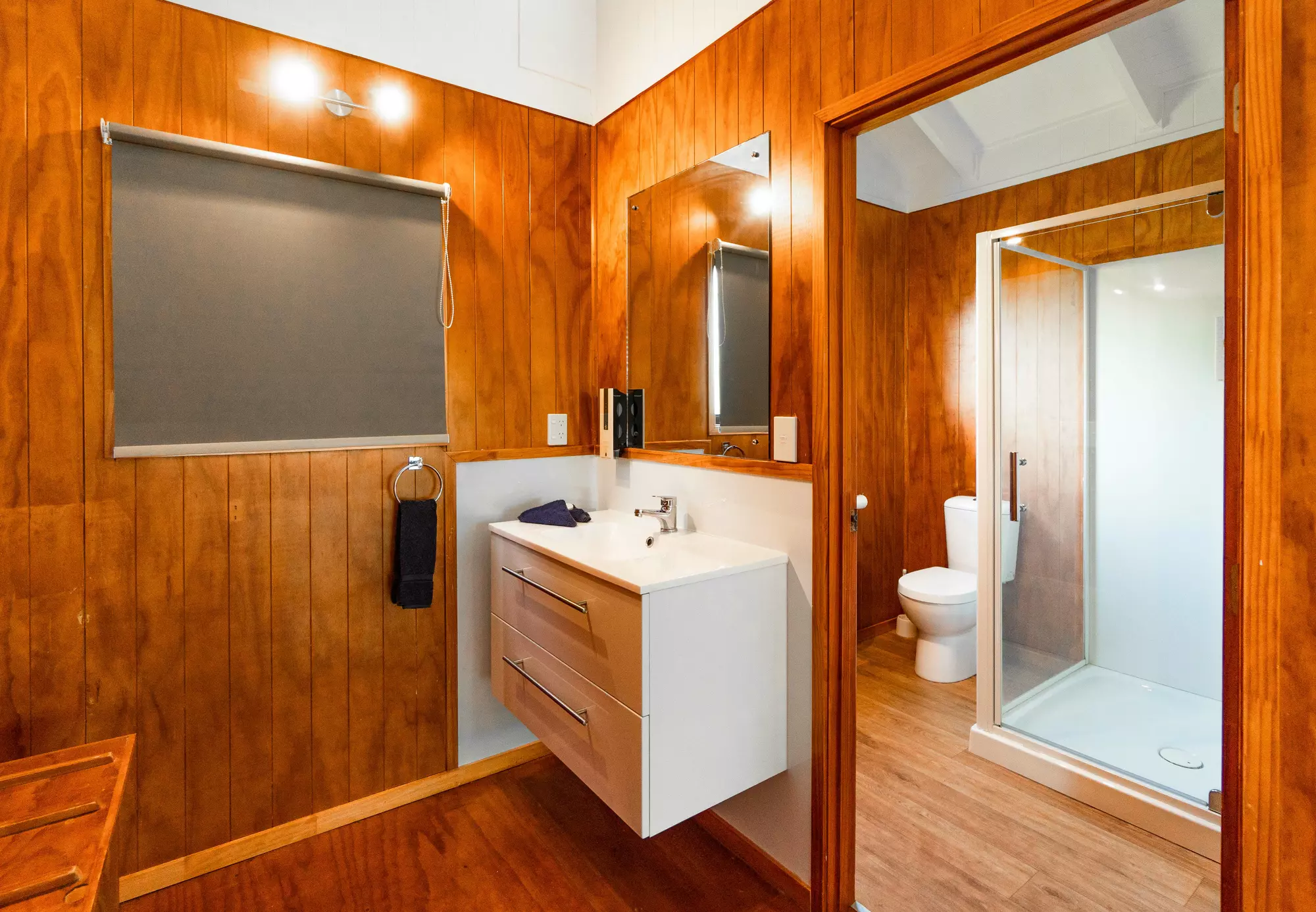 Aitutaki Village Bathroom