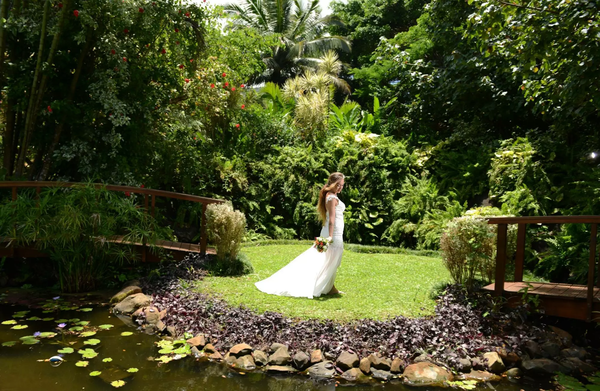 Maire Nui Gardens & Cafe Weddings 