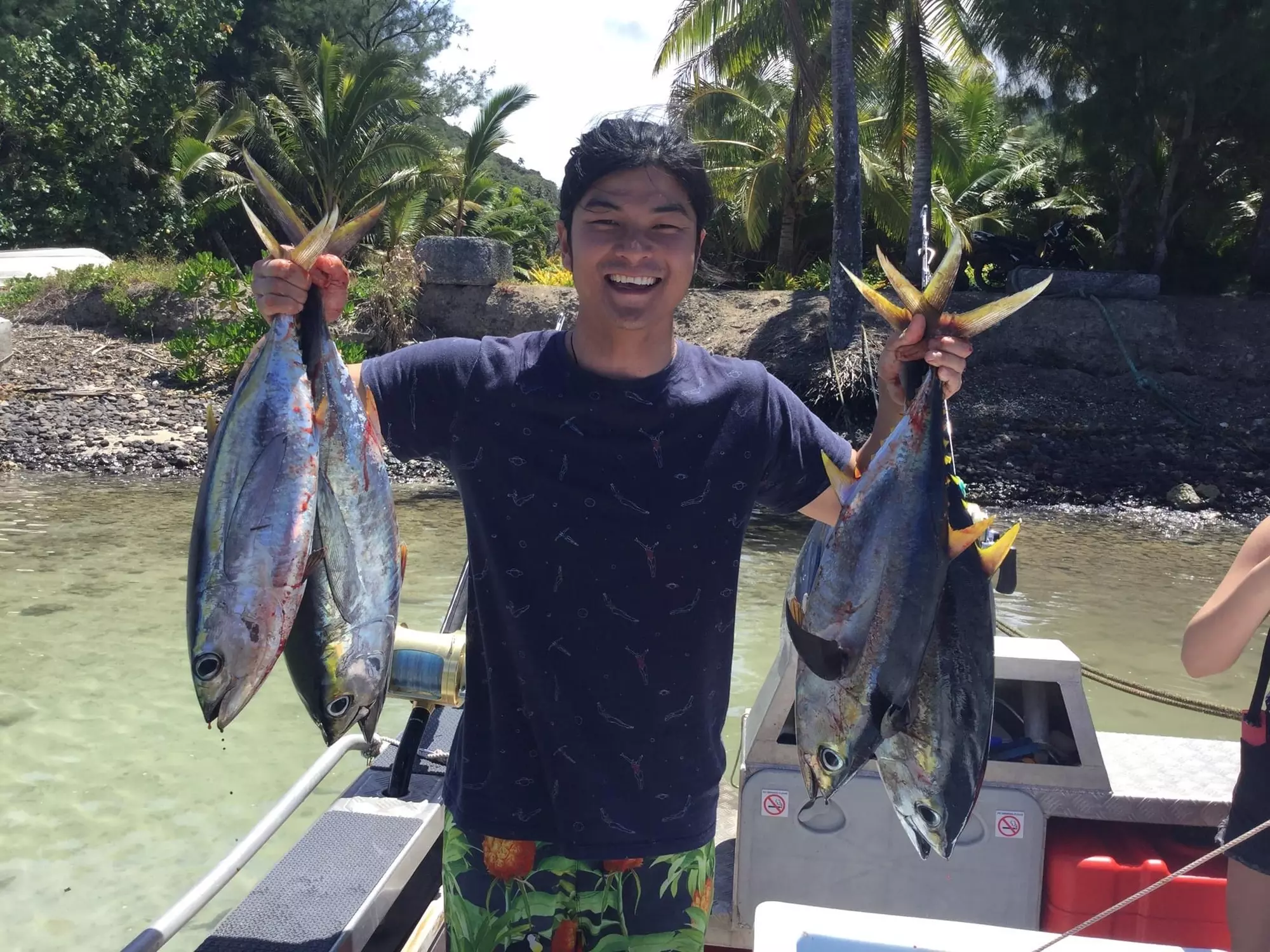 RARO FISHING CHARTERS 