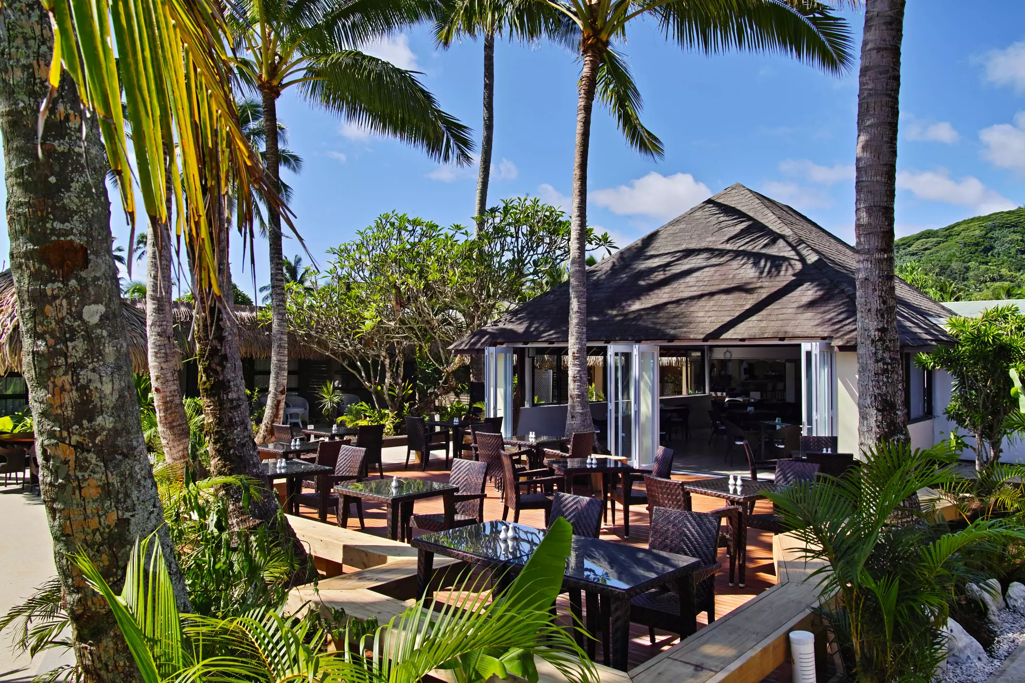 4. Outdoor Dining.jpg