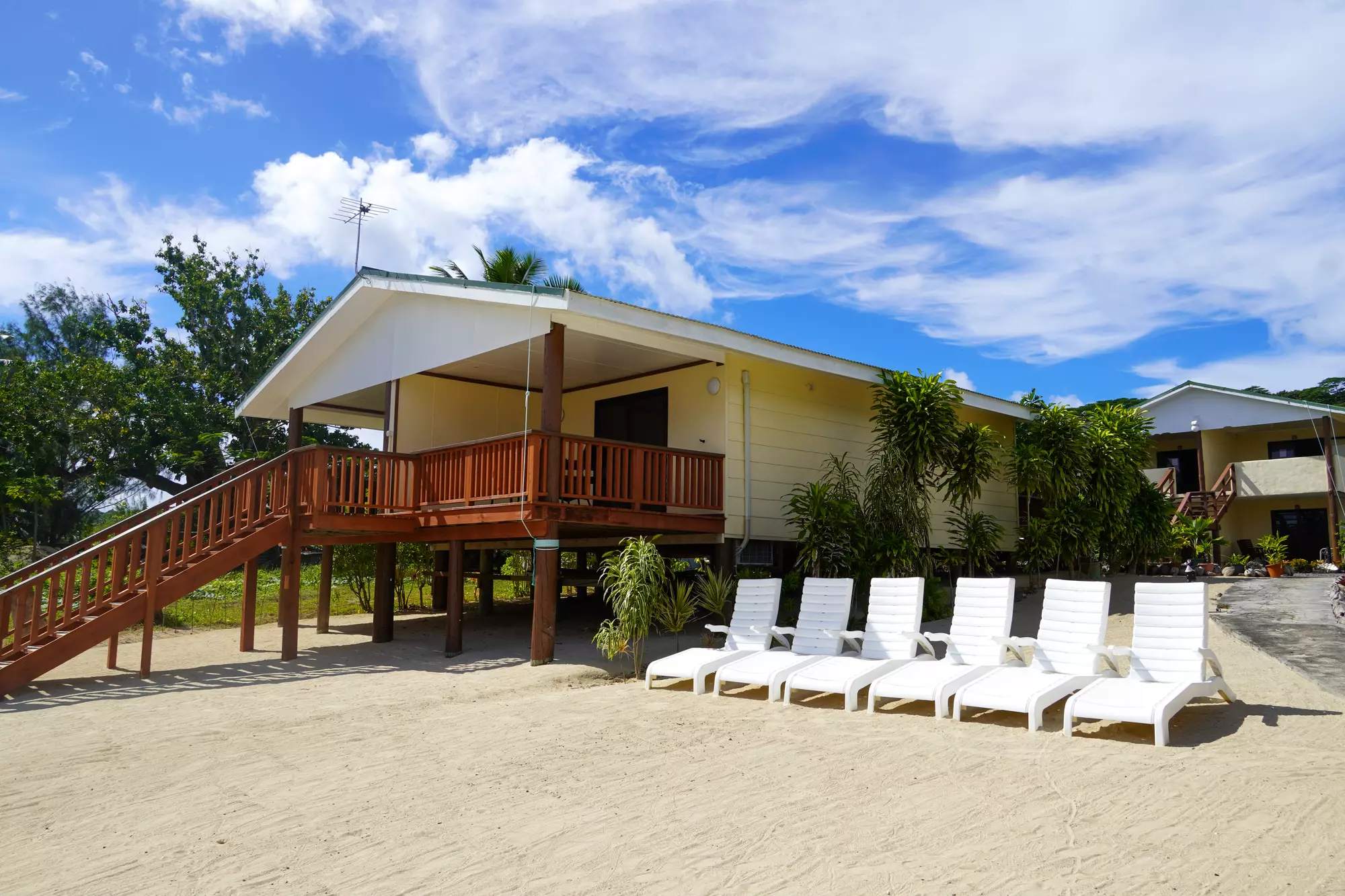 Rino's Beach Apartments 