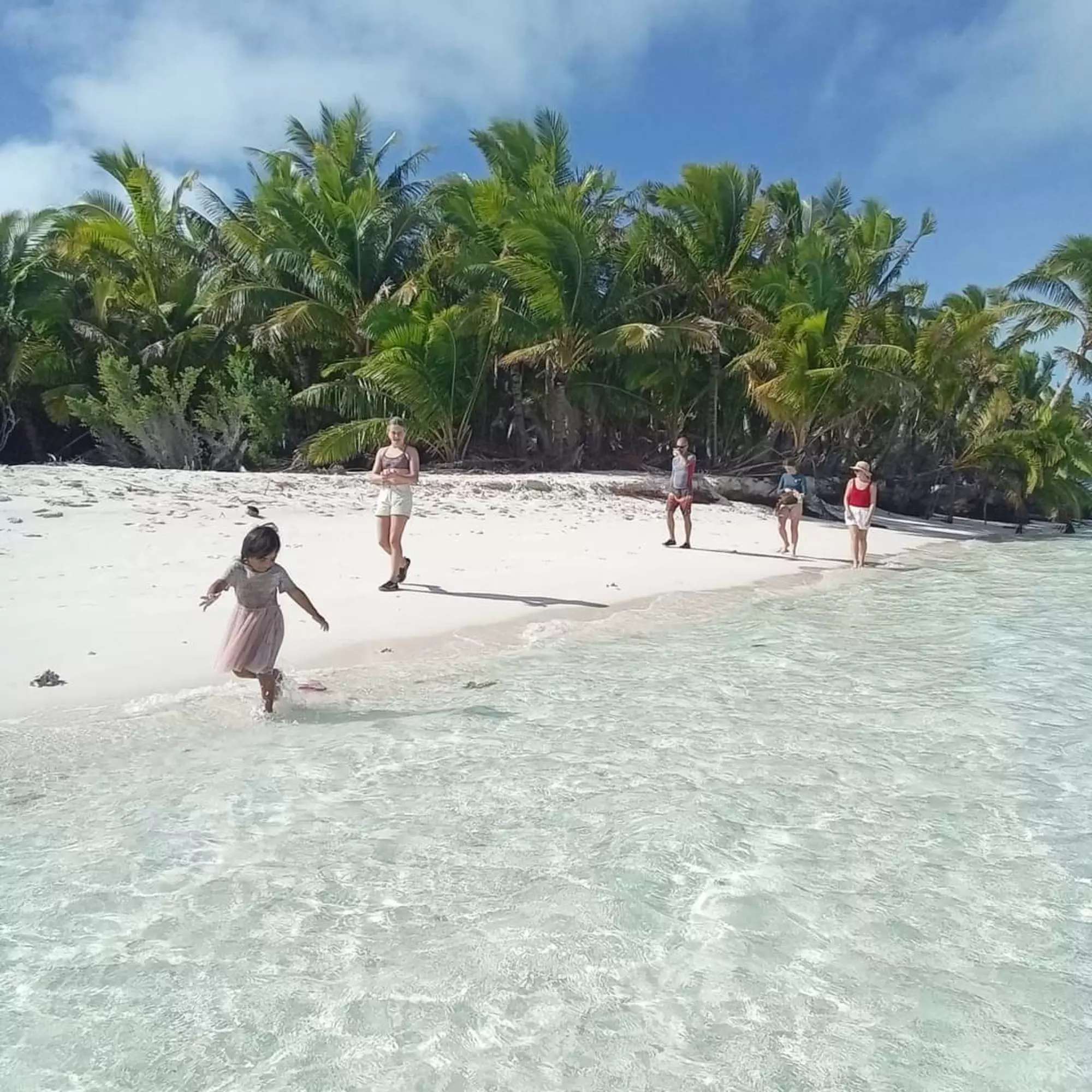 Mona's Lagoon Charter & Water Taxi