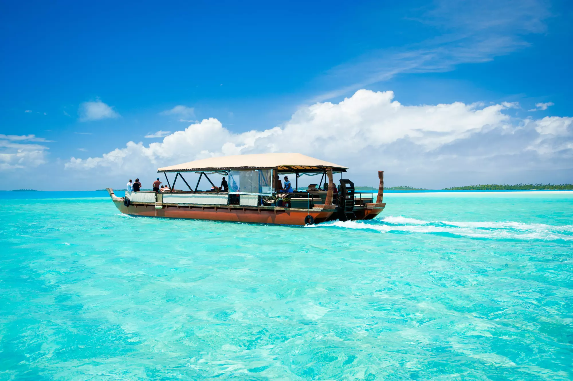 Aitutaki Day Tour vaka on lagoon 7
