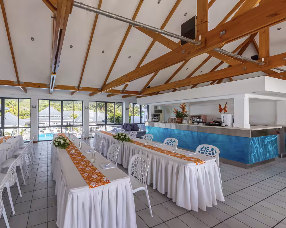 Muri Beach Club Hotel Header