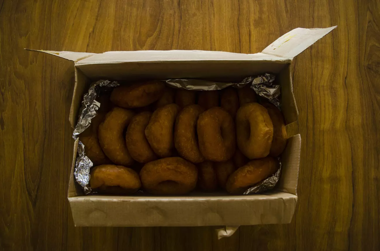If your family is very hungry, Mangaian donuts can be bought by the box