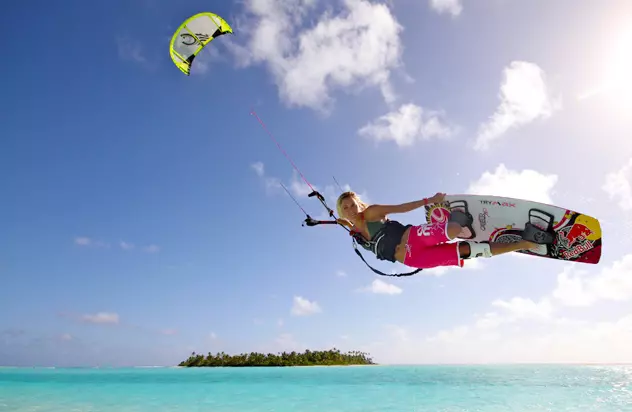 Kitesurfing