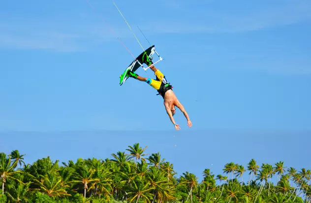 Kitesurfing