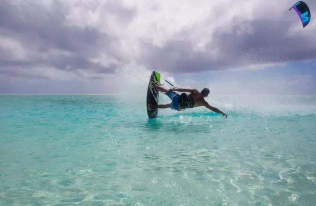 Kitesurfing