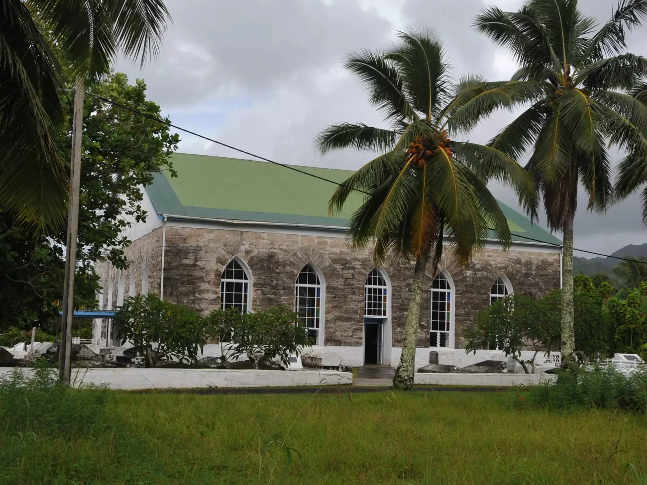 TITIKAVEKA_CHURCH,_RAROTONGA,_COOK_ISLANDS.jpg