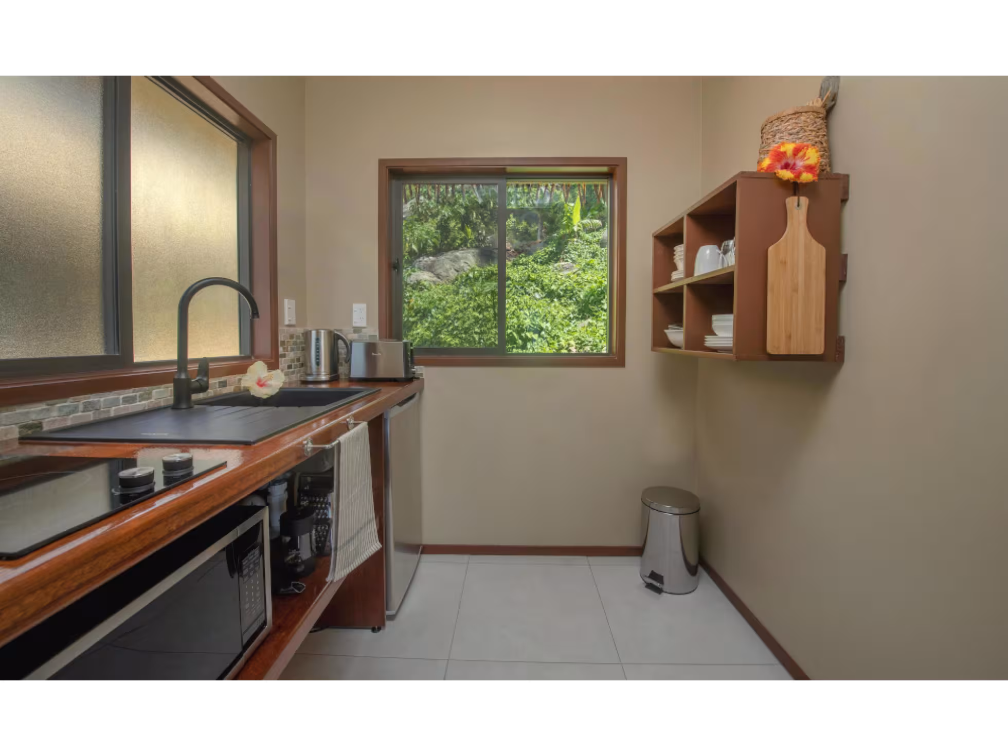 Rainbow villas Luxury accommodation Rarotonga kitchen