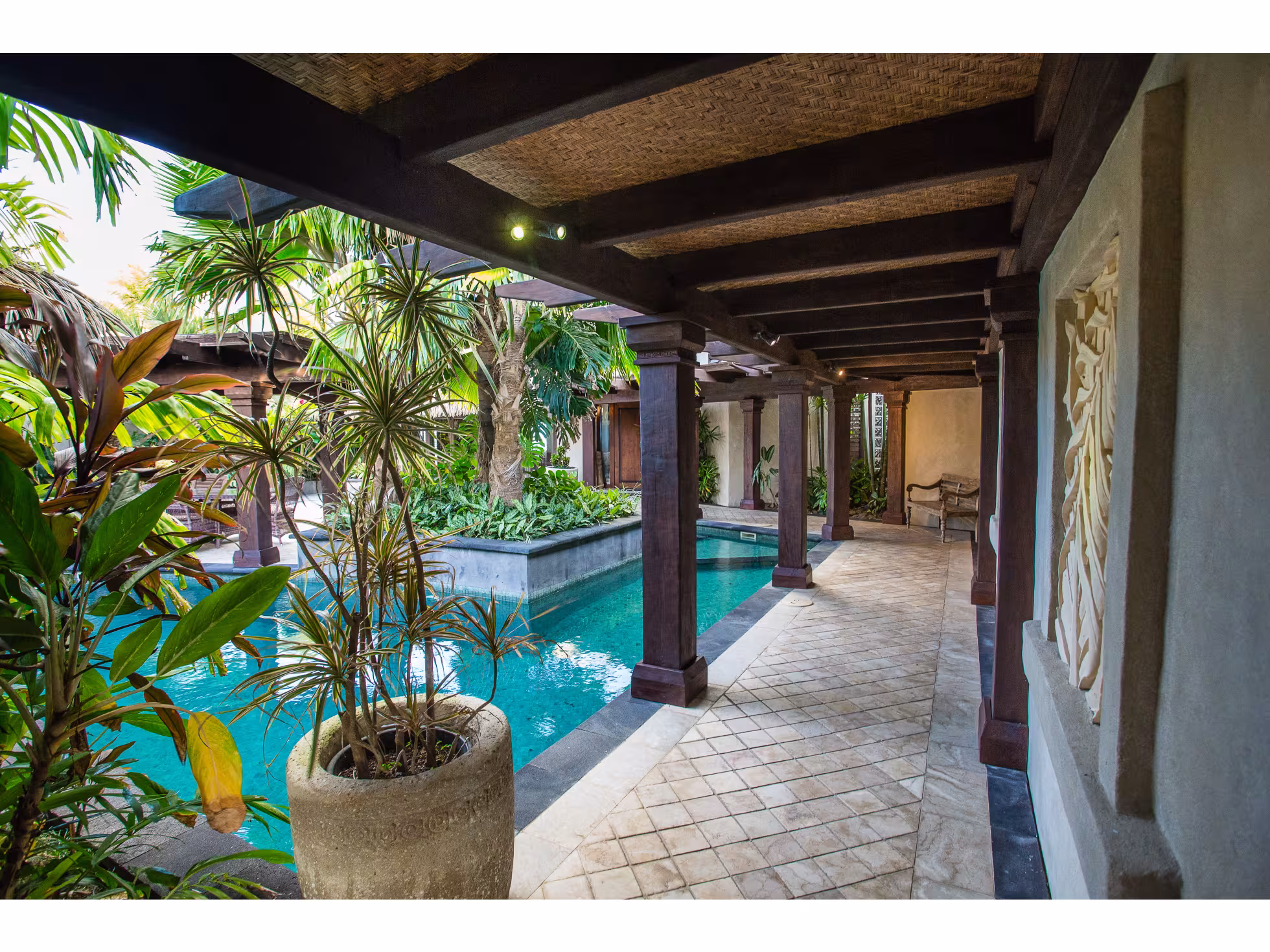 Presidential Beachfront Villa Pool 
