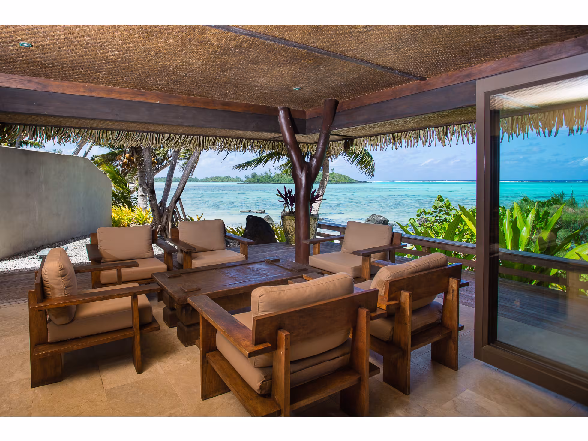 Te Manava Presidential deck