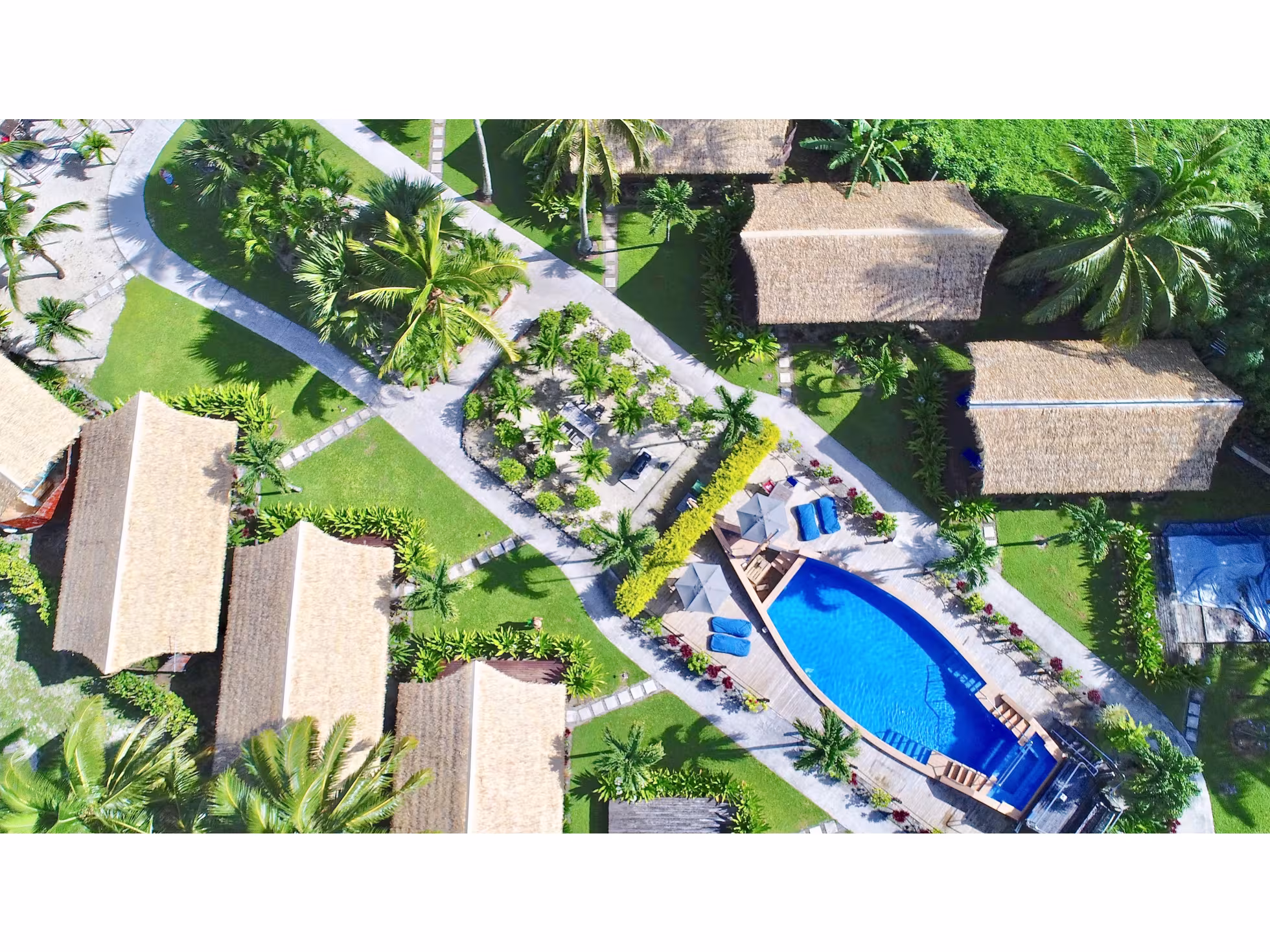 Magic Reef Beach Bungalow - Arial Bungalows and Pool