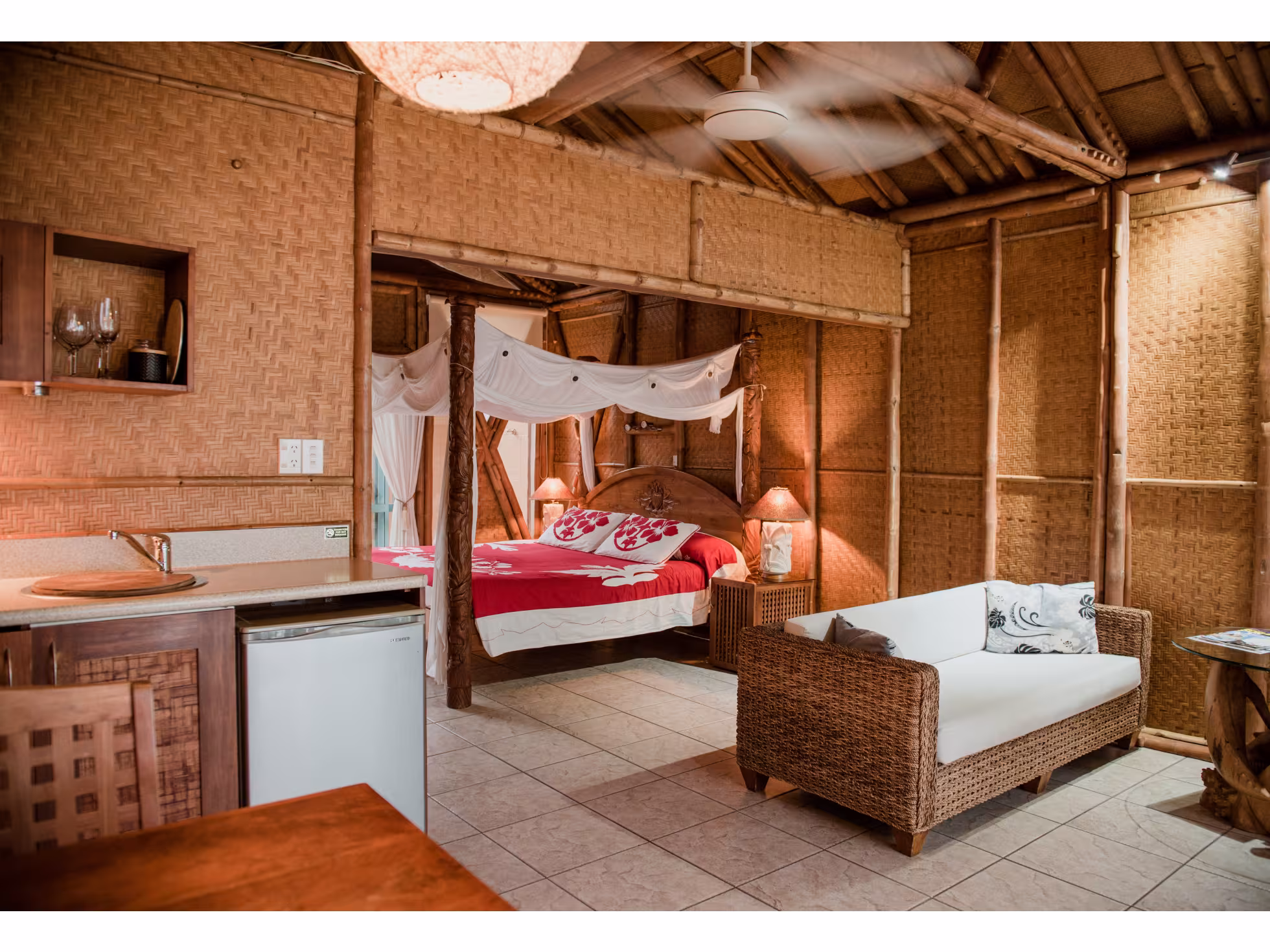 Magic Reef Beach Bungalow - Bungalows Inside B