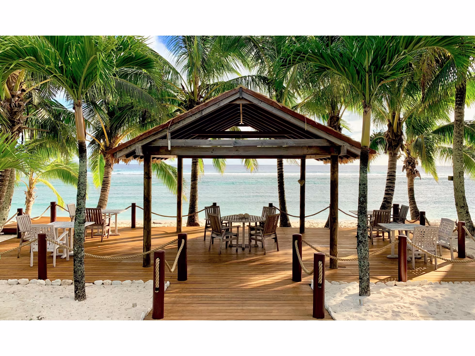 Magic Reef Beach Bungalow - Gazebo beach deck