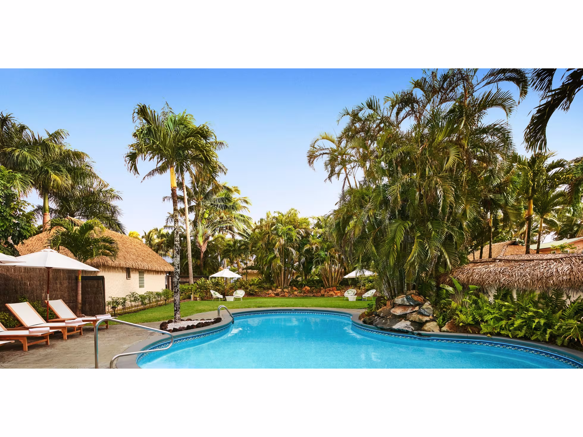 Motu Villas - Pool