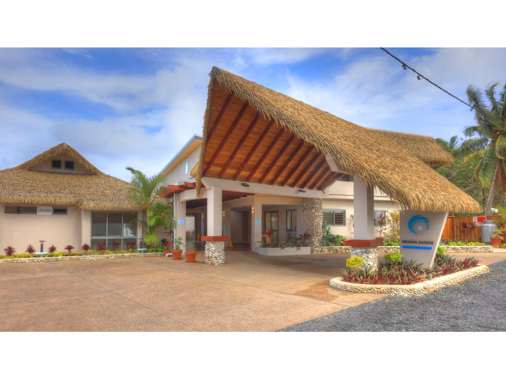 Moana Sands Lagoon Resort 