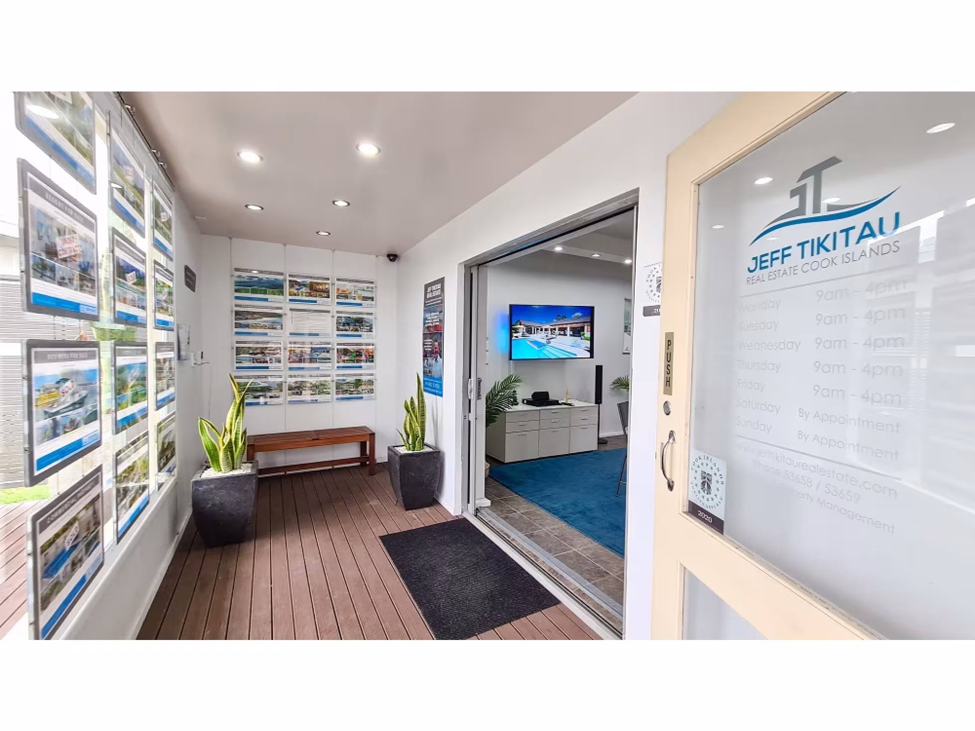 Jeff Tikitau - Interior foyer image 