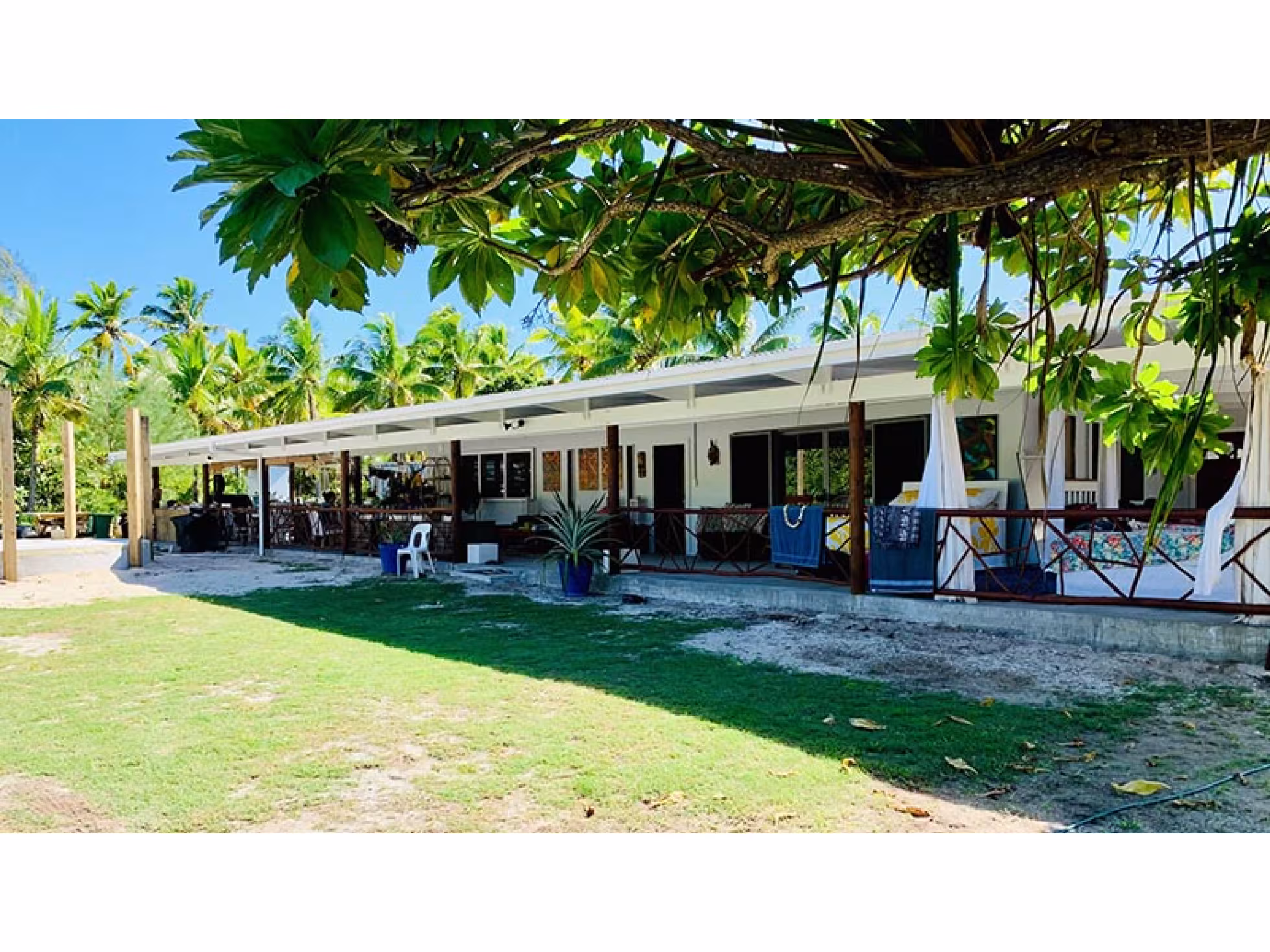 Exterior Devine Retreat 