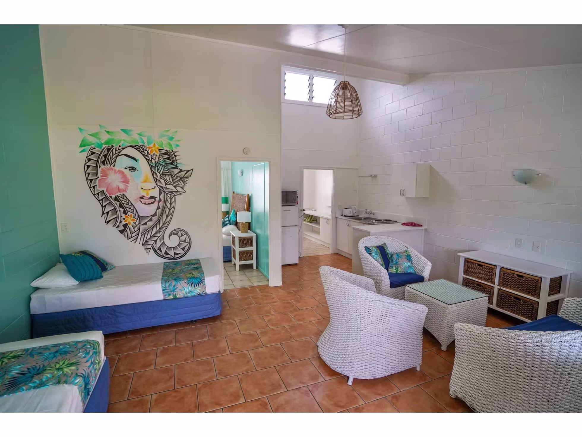 Poolside apartment 