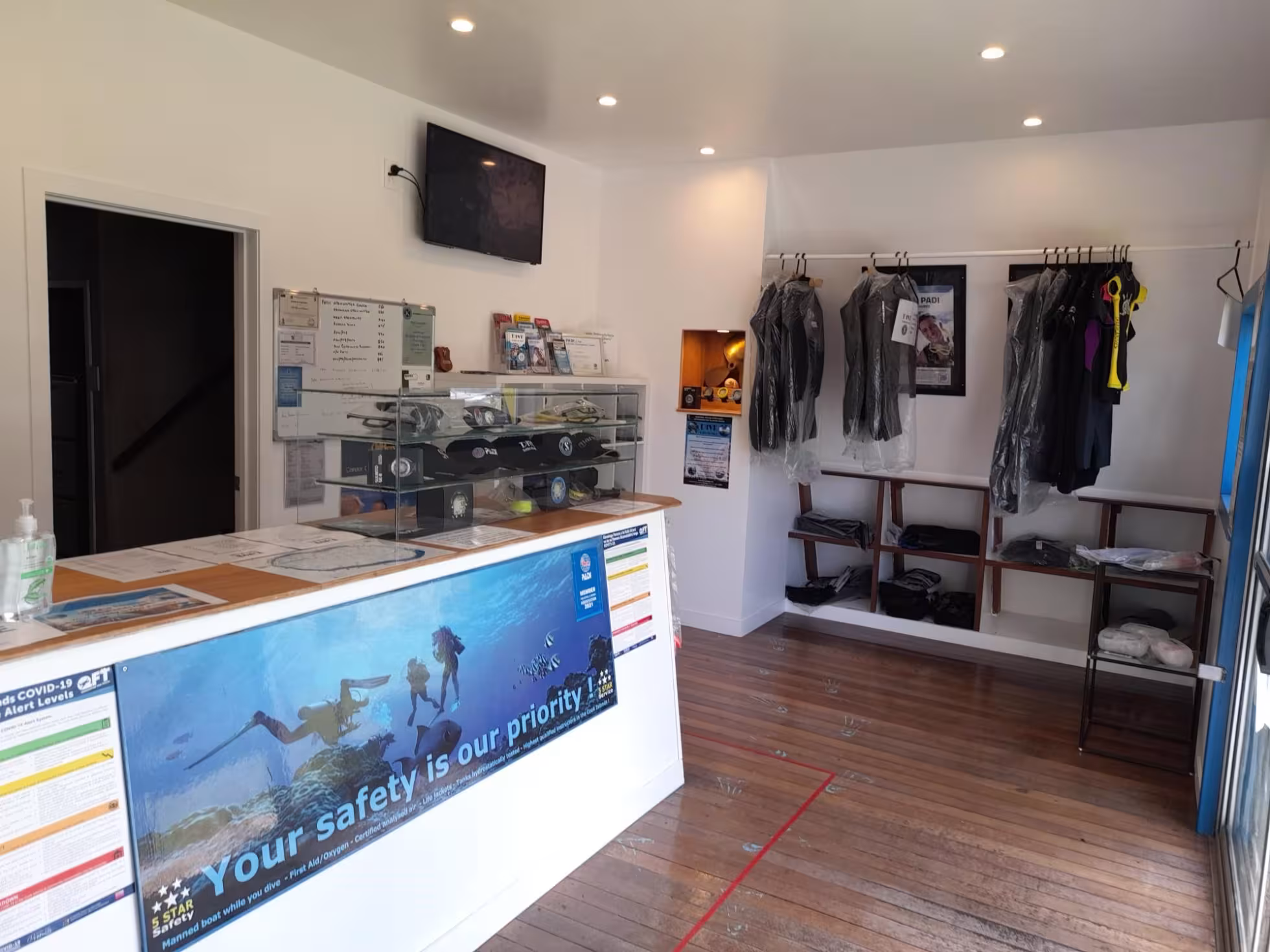 Dive Rarotonga Ltd - Shop 0106.jpg