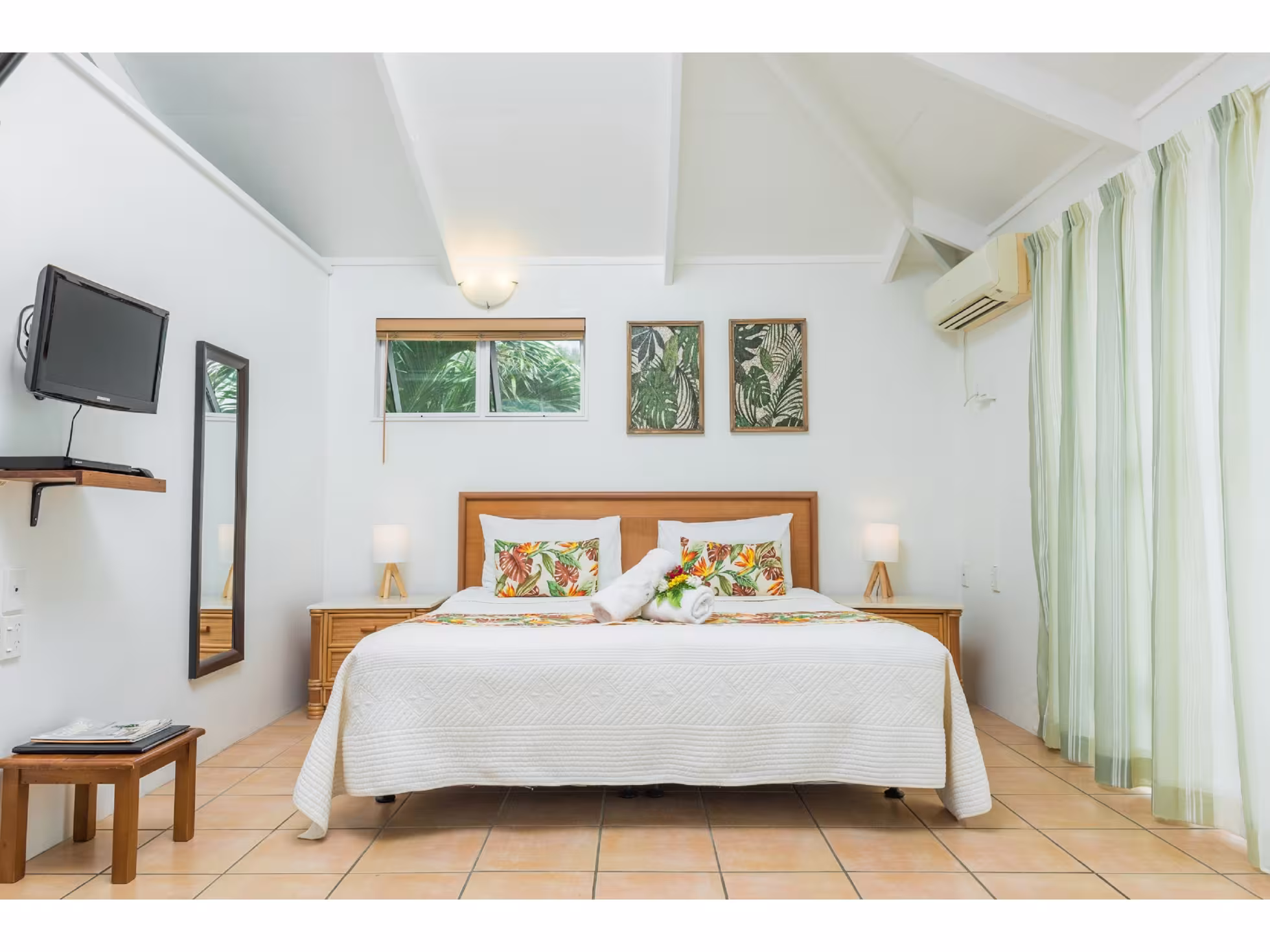 Cooks Oasis Holiday Villa Bed