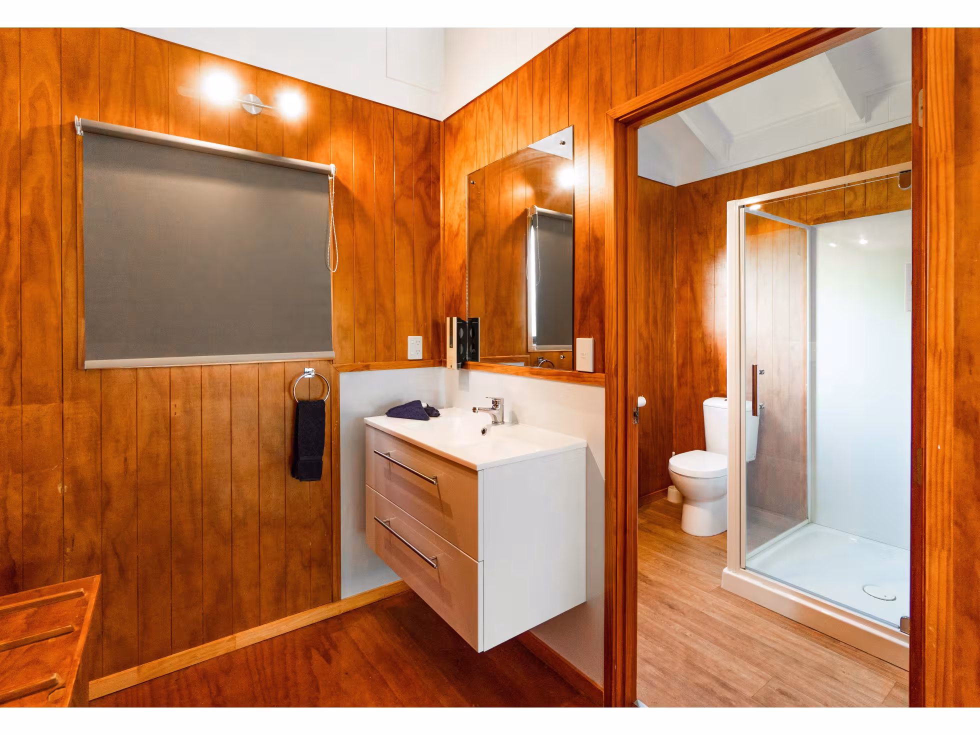 Aitutaki Village Bathroom