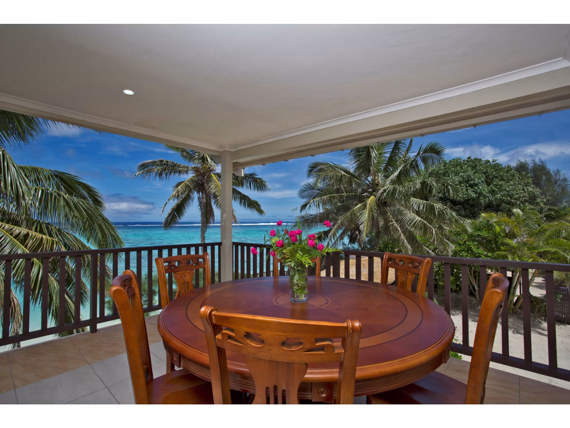 Moana Sands Group Honeymoon
