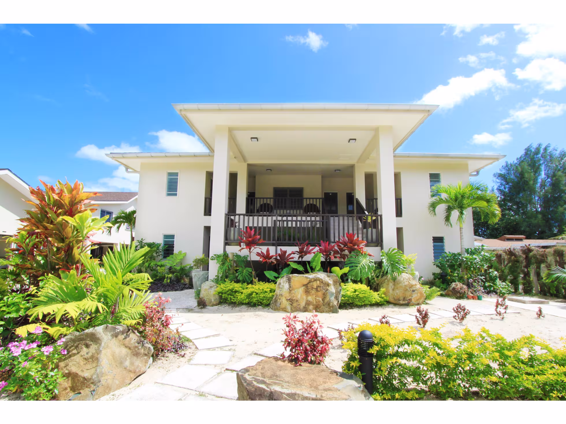 Moana Sands Group Honeymoon