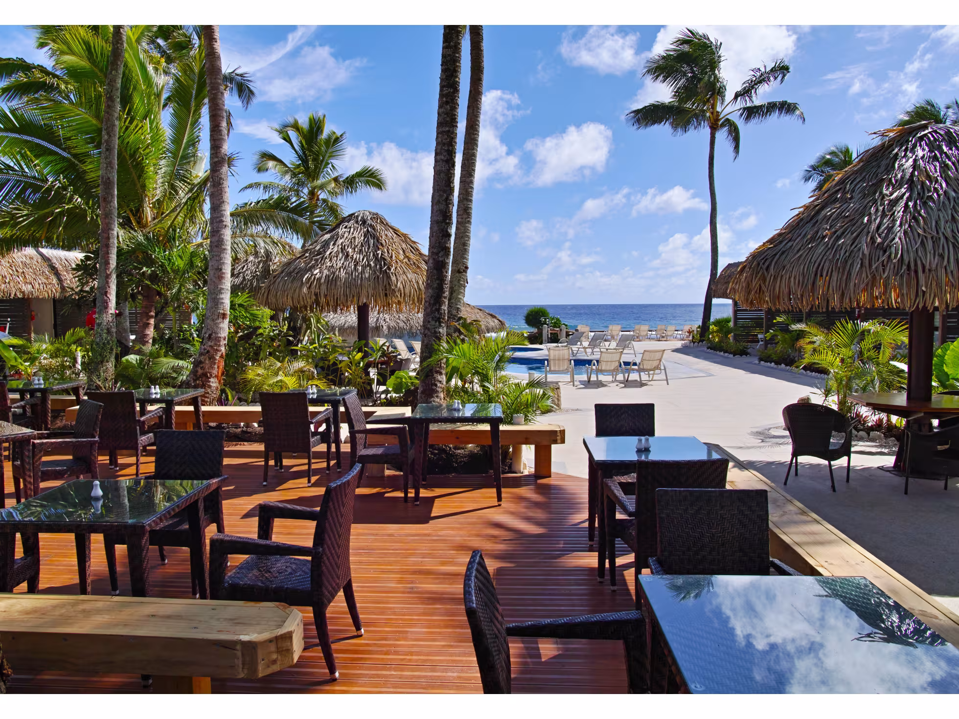 7. Restaurant Deck.jpg