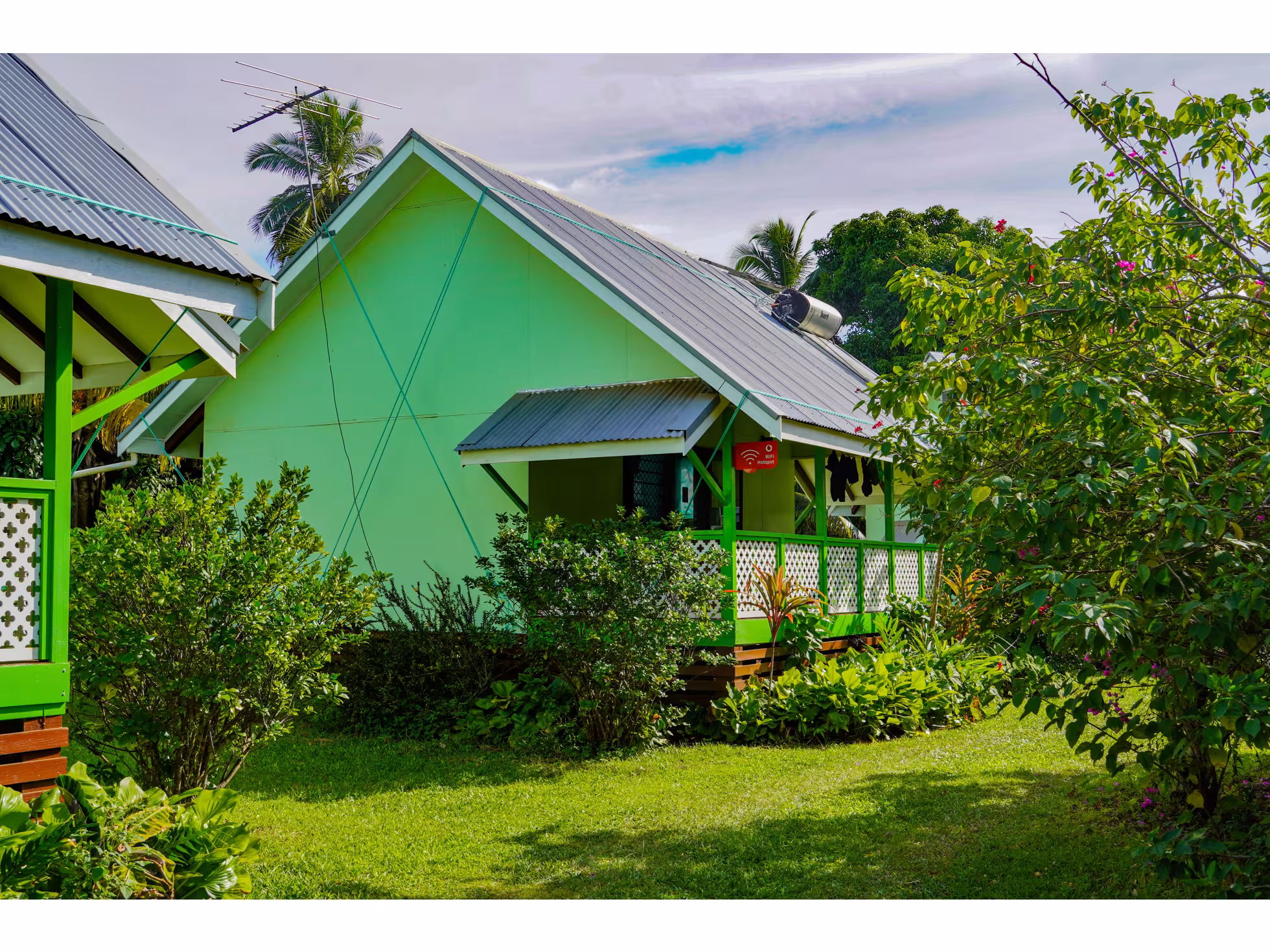 Gina's Garden Lodge 