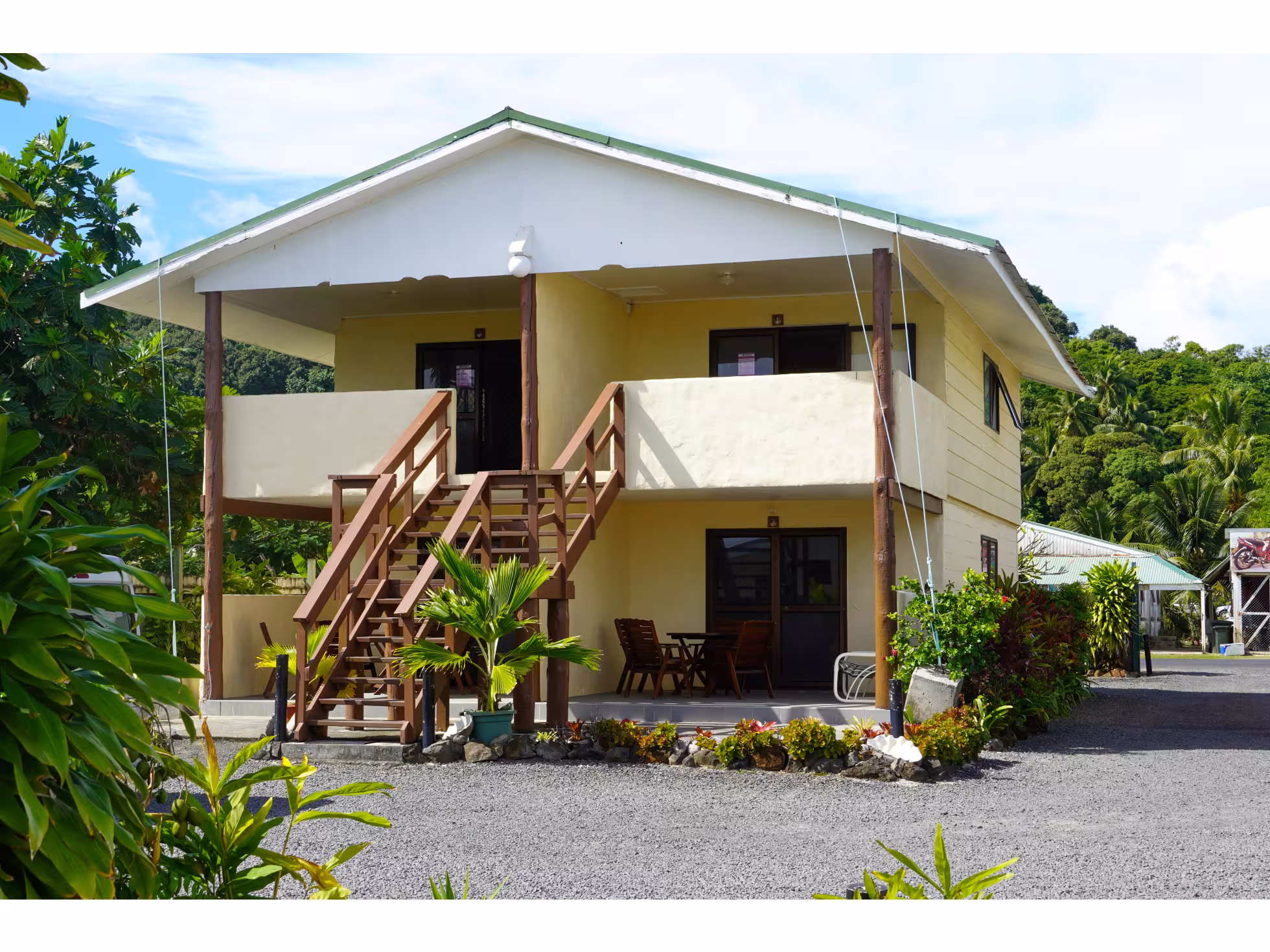 Rino's Beach Apartments 
