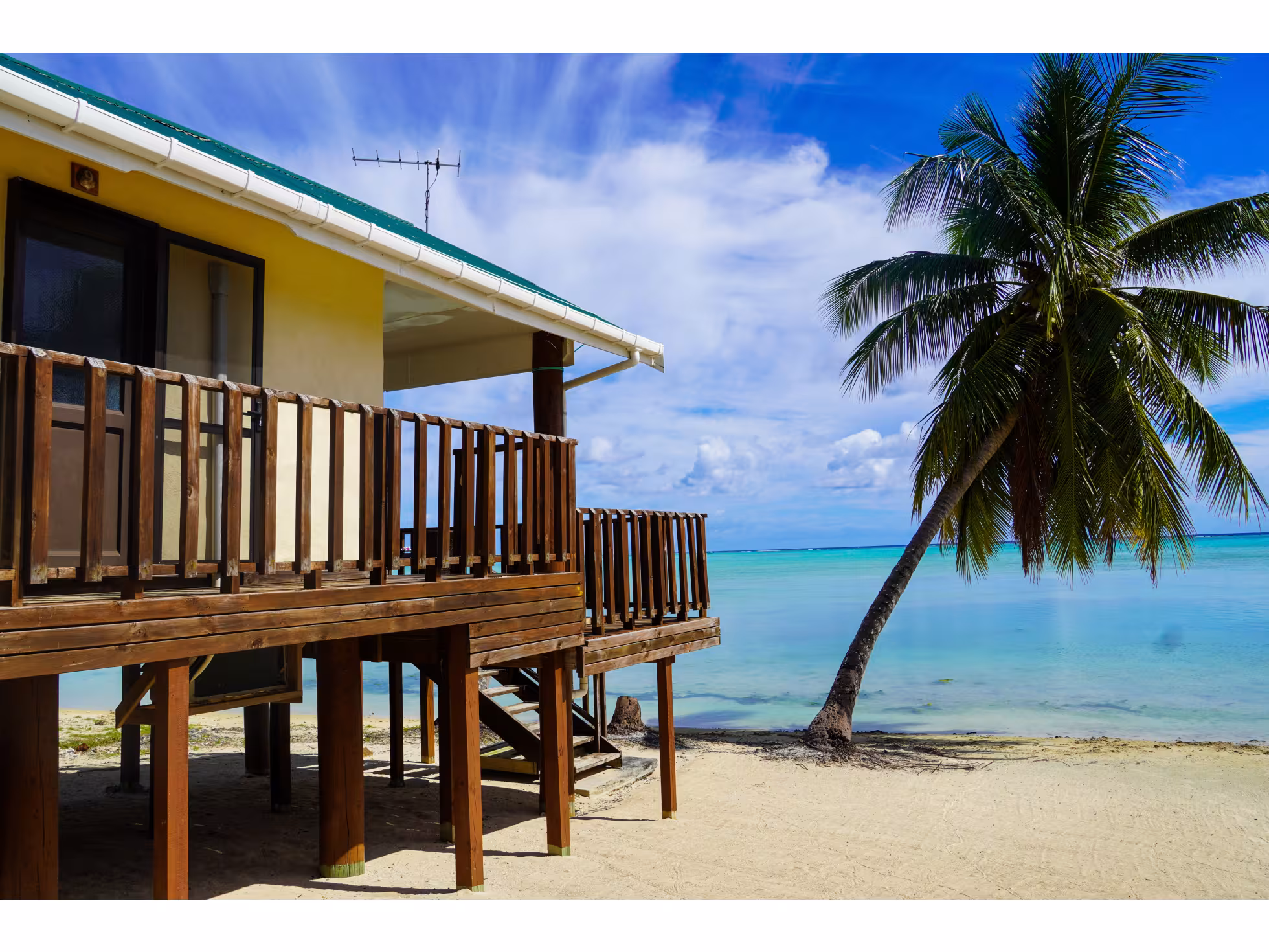 Rino's Beach Apartments 