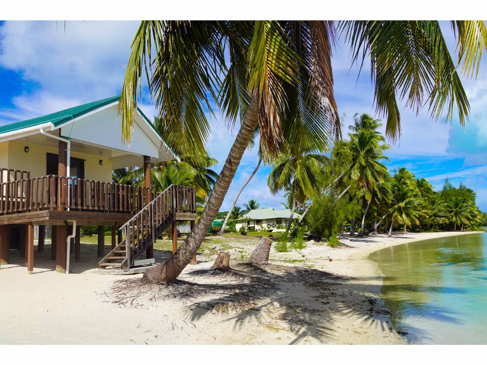 Rino's Beach Apartments 