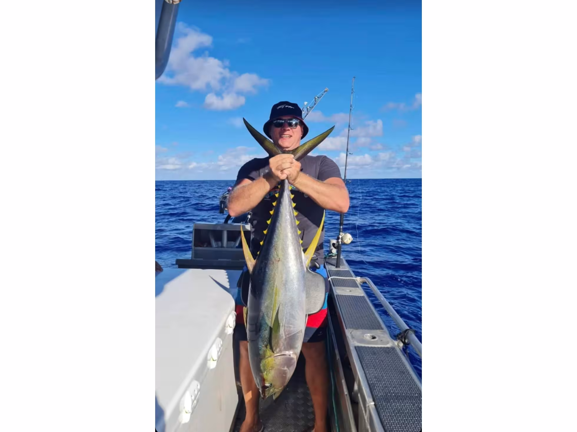 RARO FISHING CHARTERS 